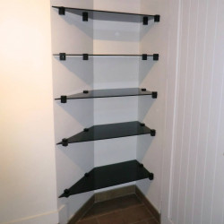 Tablette TRAPEZE en verre noir trempé de sécurité - Etagère sur mesure