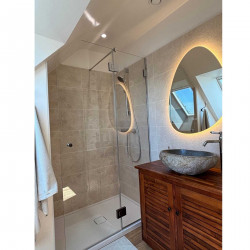 Cabine de douche avec pan coupé sous toit Mezzaolo - PAROI FIXE et Porte battante