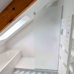 Paroi de douche sur mesure MEZZA en verre dépoli trempé