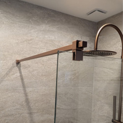 Paroi de douche sur assise de douche - Adriano