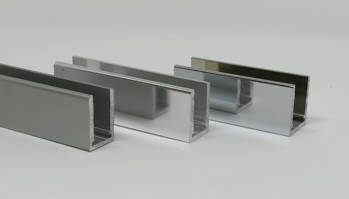 Rail en aluminium pour paroi de douche.