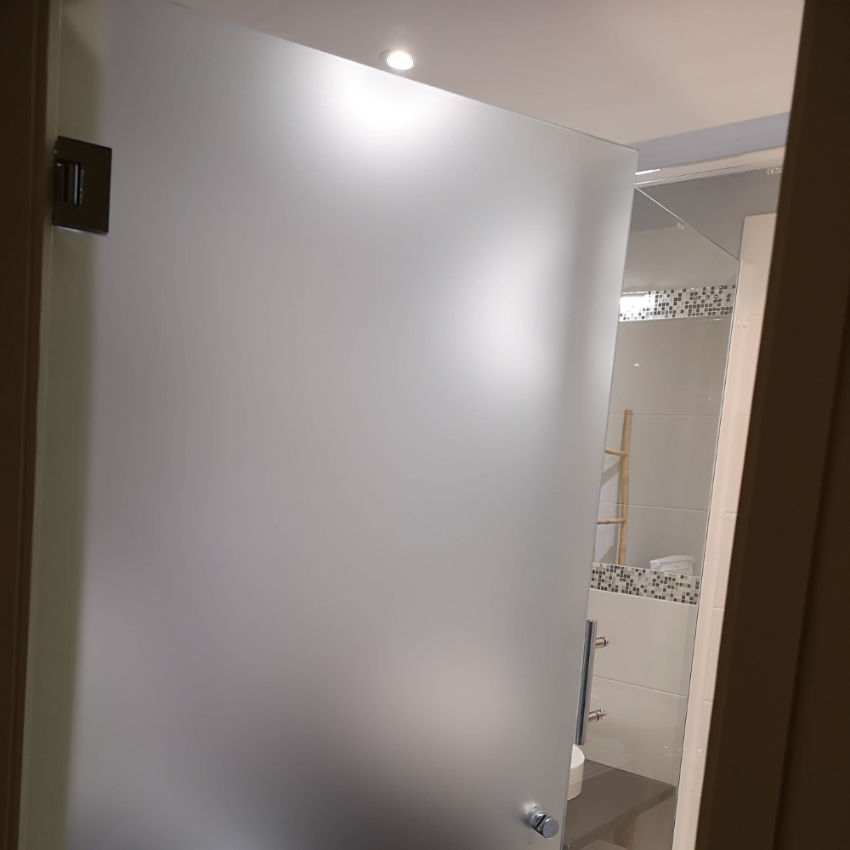 Porte en verre dépoli trempé